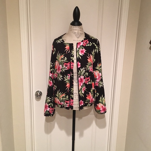 Forever 21 Jackets & Blazers - Floral Forever 21 bomber jacket. Size Large